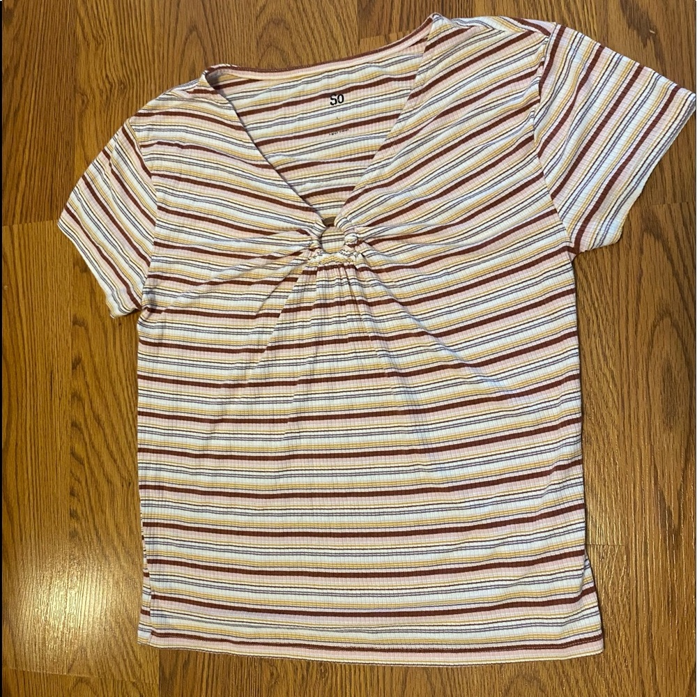 Striped blouse front keyhole ring detail. Short sleeved. Women’s size Large.